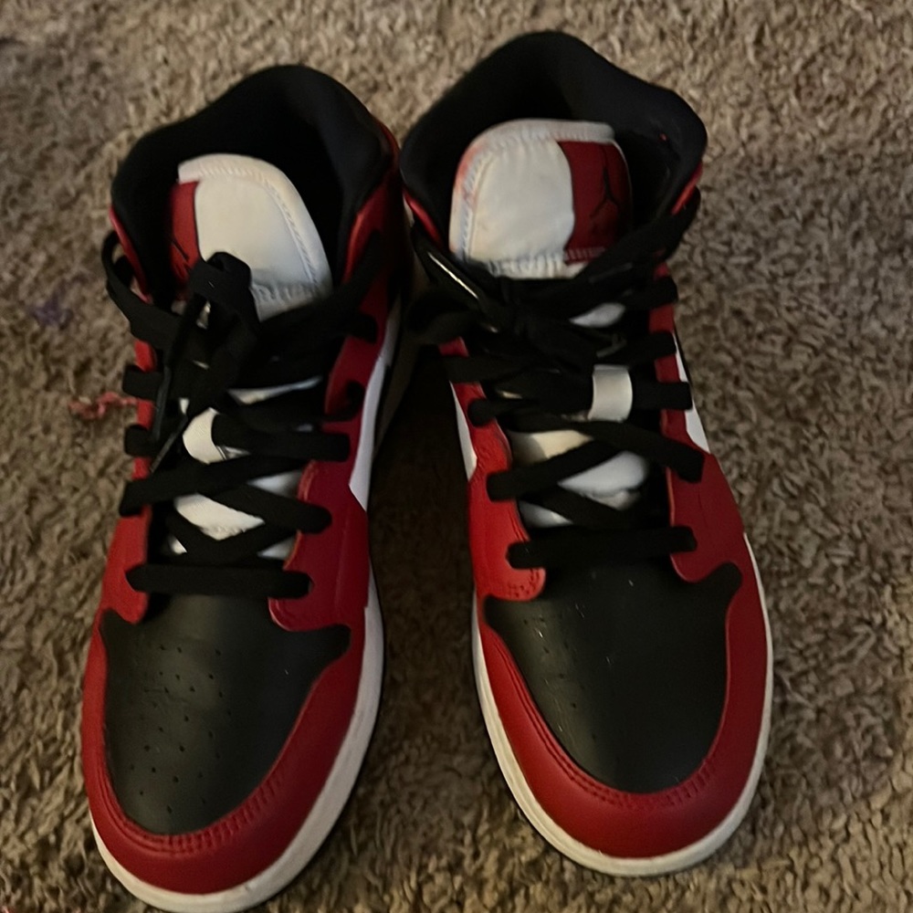 Jordan 1 red white black